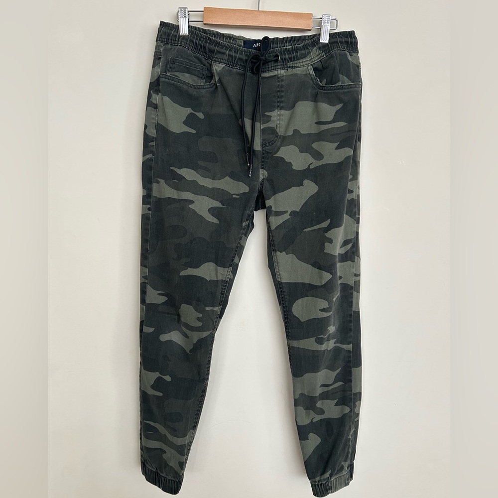 Aeropostale Camo Jogger Pants, Size L